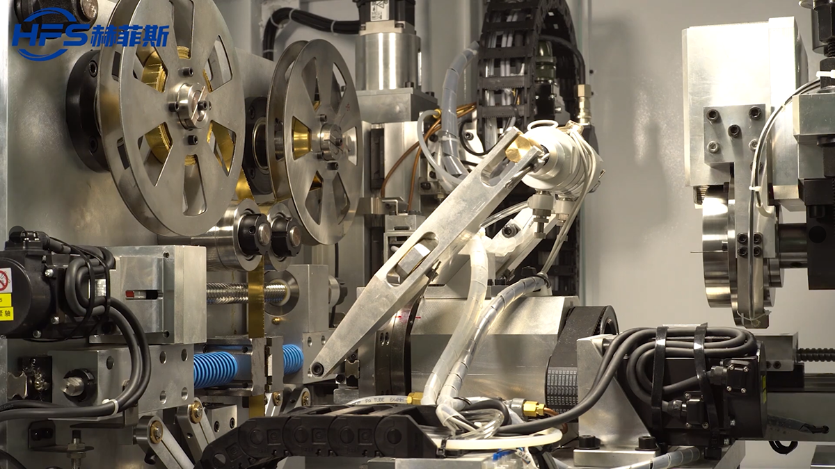 全自动拧针机工作场景